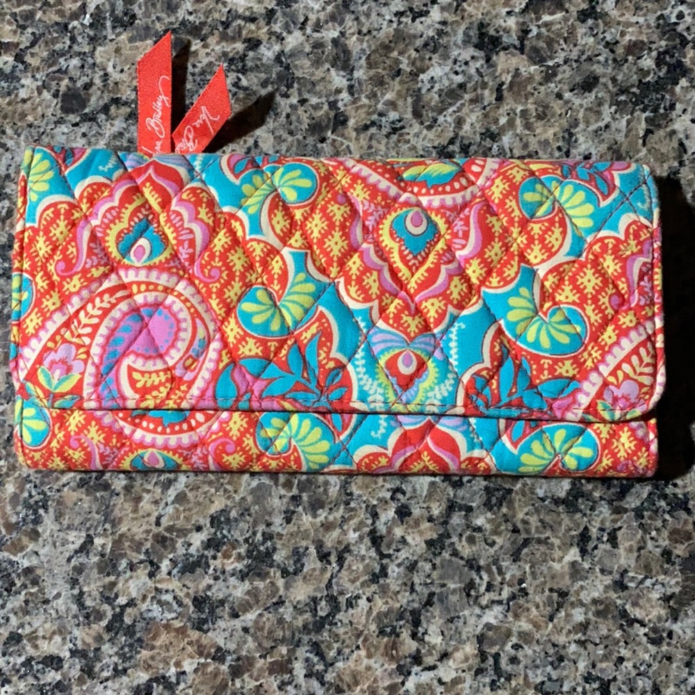 Vera Bradley Wallet. Paisley.